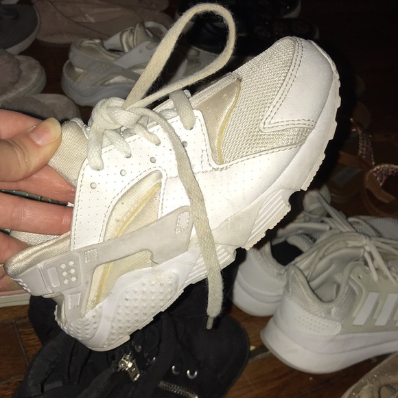 30 pairs of youth girls shoes. For bulk sale. - Picture 7 of 9